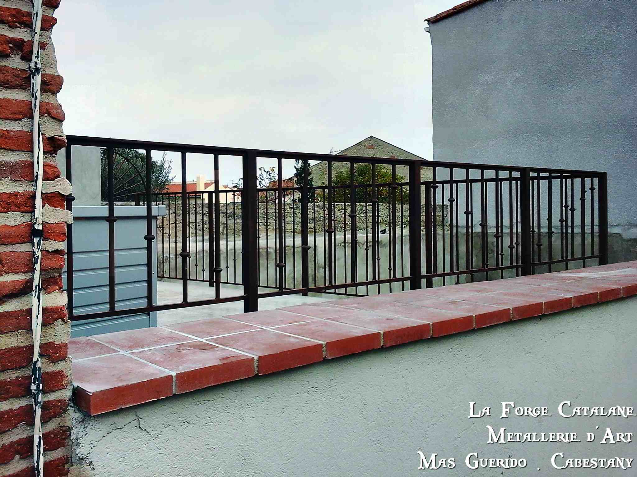 rehausse cloture barreaudage rond 16 et bagues finition rouille forge catalane.jpg